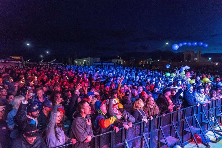 Best Party Games for Large Groups: Fun, Easy & Crowd-Friendly Ideas